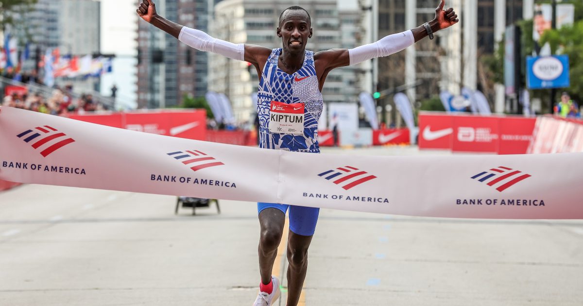 Kelvin Kiptum bricht Marathon-Weltrekord von Eliud Kipchoge - Mainova  Frankfurt Marathon